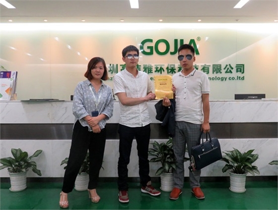 高潔雅加盟商大合影，除甲醛加盟行業(yè)市場穩(wěn)定，高潔雅更是有多種加盟除甲醛的支持。