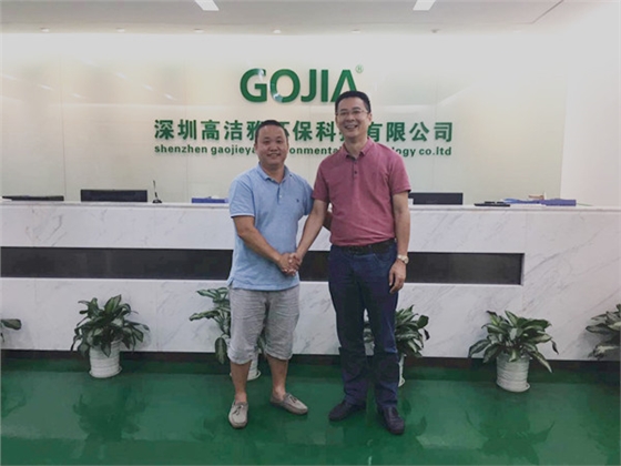 　高潔雅加盟商-張總，共享除甲醛行業(yè)無限未來，加盟除甲醛高潔雅您的第一選擇。